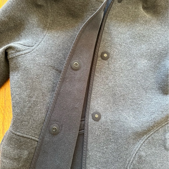 Lululemon City Bound Wrap - Picture 2 of 4